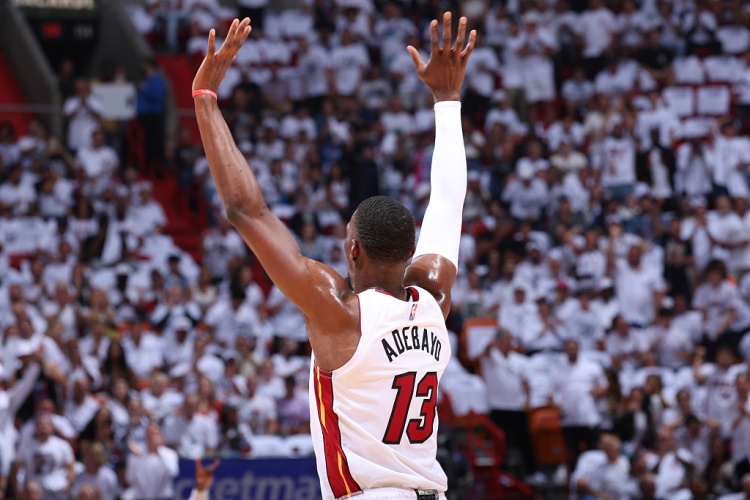 世界杯每日比分-韦德：人们想象中的83分该是暴扣&amp;干拔&amp;各种高难度 而不是43罚球